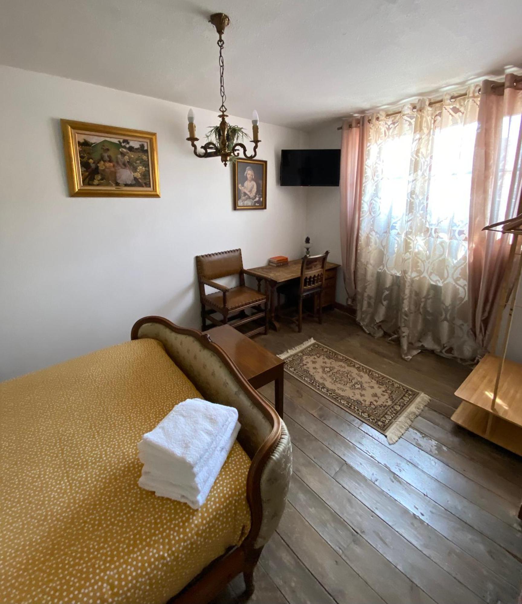 Os-Thel, Chambres A Louer Tautavel Exteriér fotografie