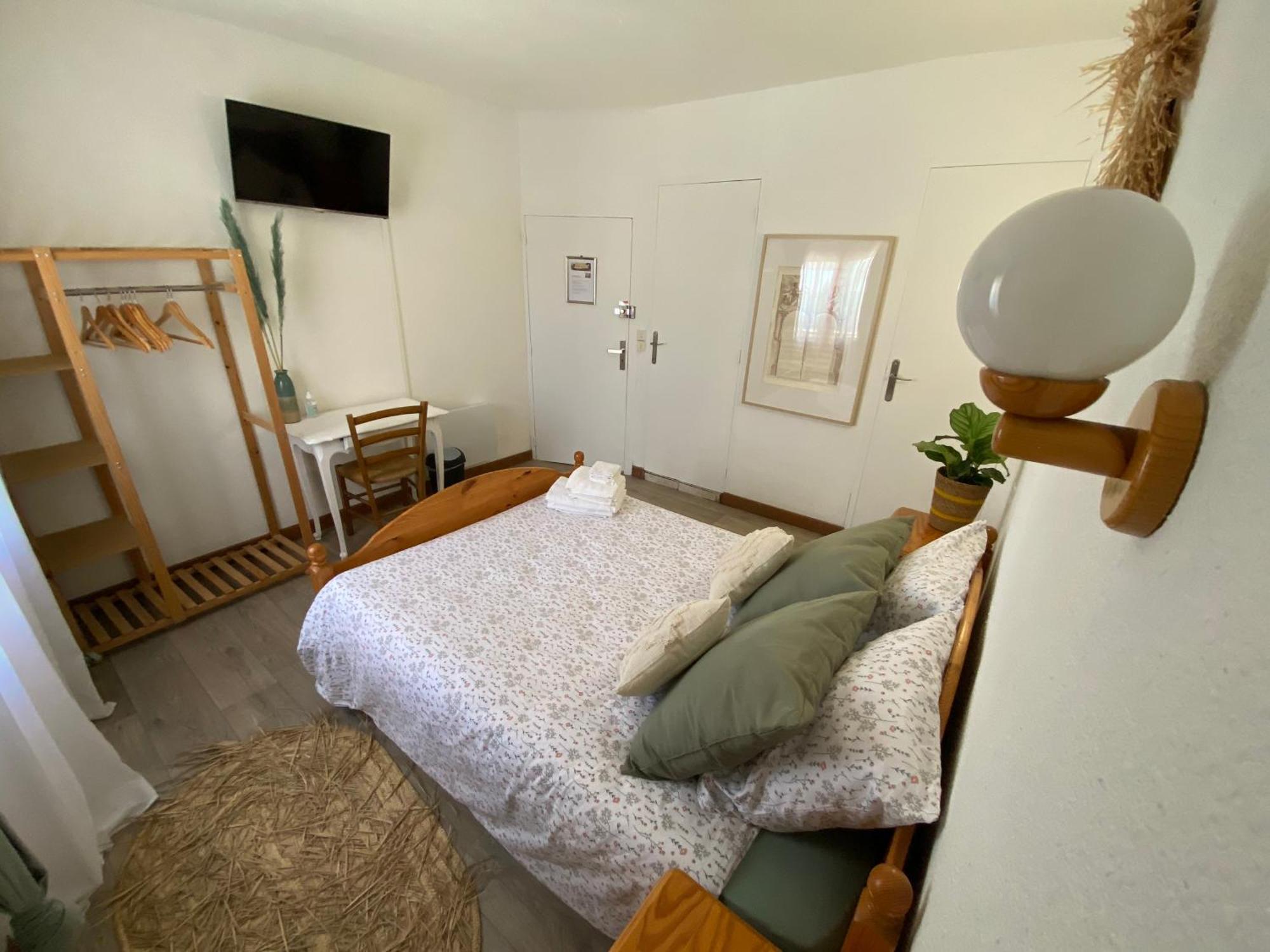Os-Thel, Chambres A Louer Tautavel Exteriér fotografie